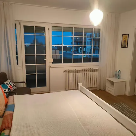Ξενοδοχείο με διαμερίσματα Ivavev Is Us Bythesea Mamaia